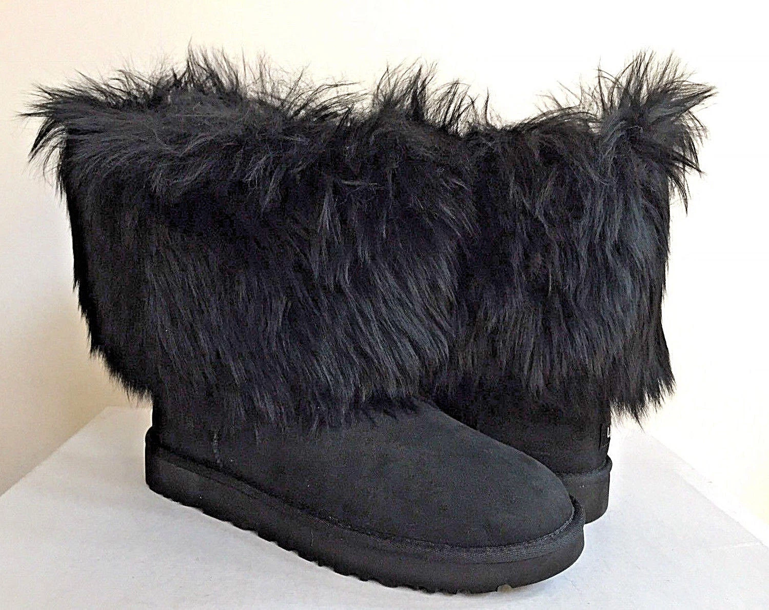 UGG CLASSIC SHORT SHEEPSKIN CUFF MONGOLIAN BLACK BOOT US 7 / EU 38 / UK 5.5