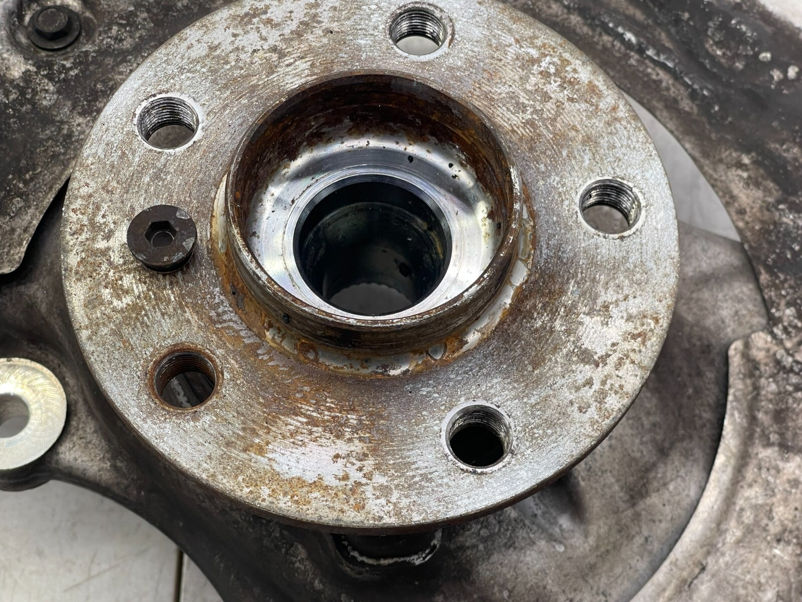 2014-2019 BMW I8 OEM FRONT RIGHT SPINDLE KNUCKLE WHEEL BEARING HUB ASSEMBLY