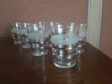 7 Petits verres avec un liseré granité et 3 liserés dorés peu servir de verrines