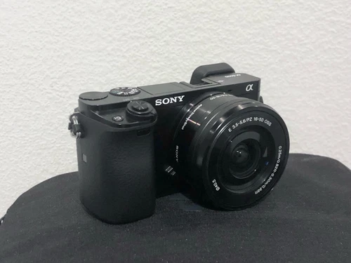 Sony Alpha A6000 24,3-MP-Digitalkamera – schwarz (Set mit 16-50 mm Power Zoom...