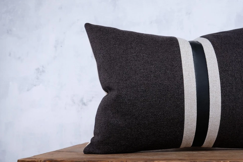 Funda de Almohada Lumbar de Cuero HECHA A MANO Carbón Texturizada Rayas Negras Moderna Foto 2 de 3