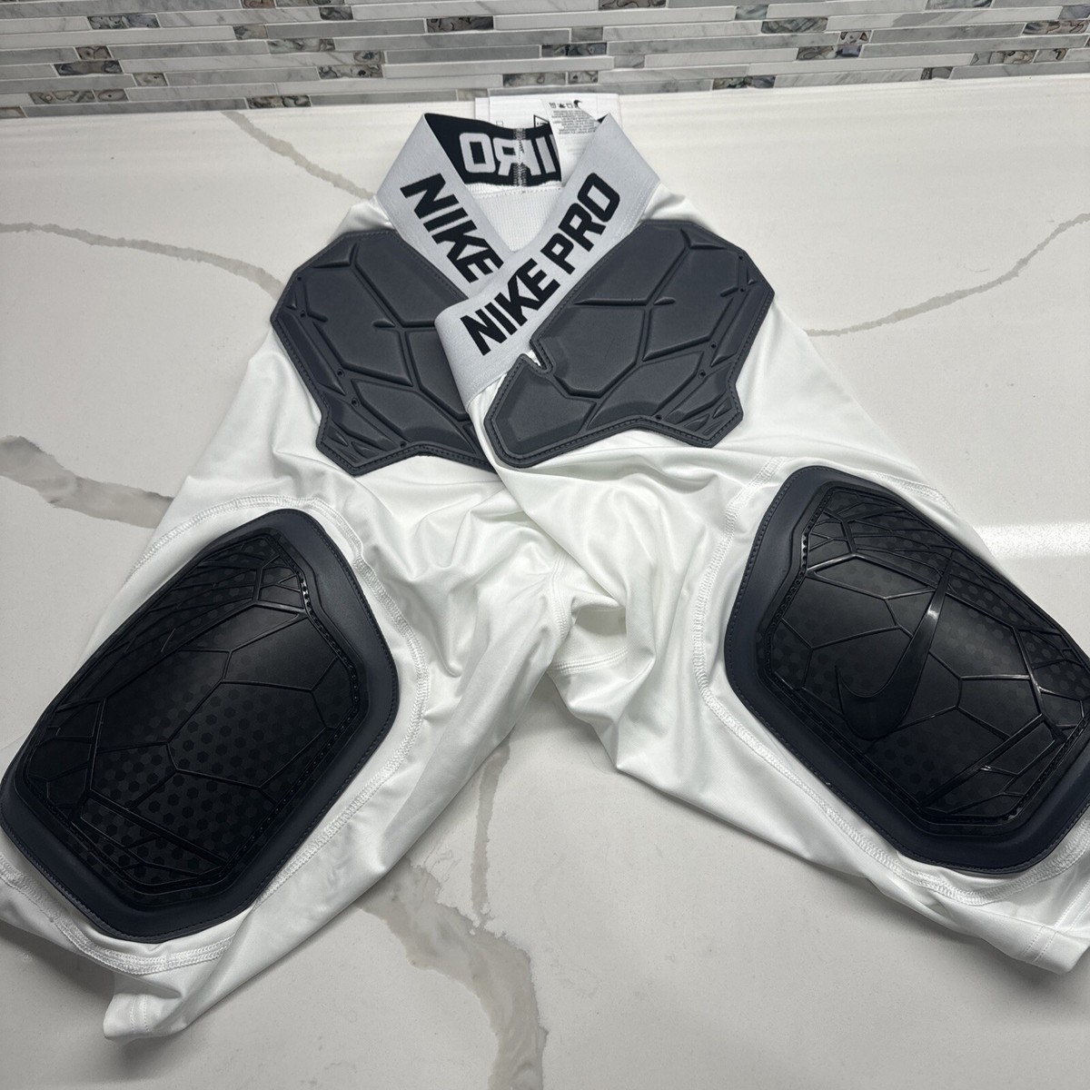 送料無料 新品 NIKE アメフト PRO HYPERSTRONG 3/4 XL Amazon.com: Nike Men's Pro Hyperstrong Padded 3/4 Football