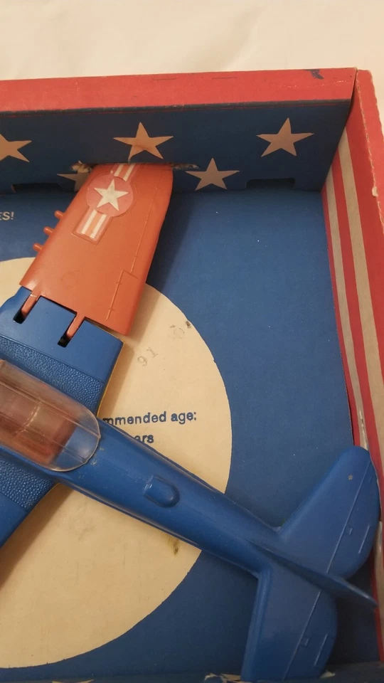 Portaaviones de combate Hubley American Eagle Navy Segunda Guerra Mundial # 21214 caja original como nueva Foto 4 de 4