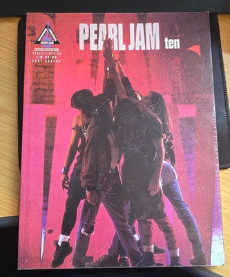 Pearl Jam Ten Authenic Transcriptions With Notes And Tablature 1992 Hal Leonard
