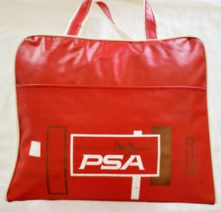 Vintage 1970 PSA Vinyl Travel Bag Tote Red White Pacific Southwest Airlines