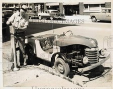 1956 Press Photo Sorts Car Made With Parts From Various Auto Makers Kansas
