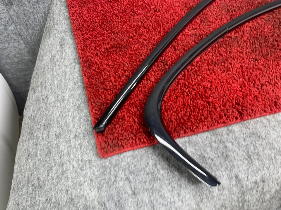 Черный комплект отделки молдингов для левой и правой верхней двери BMW E90 40K от оригинального производителя - Изображение 2 из 4