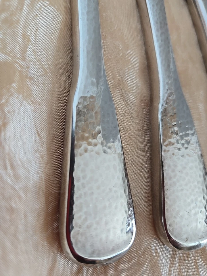 FIRST COLONY 1881 Rogers Oneida Silverplate SET 4 cuchillos martillados 1975 Foto 3 de 3