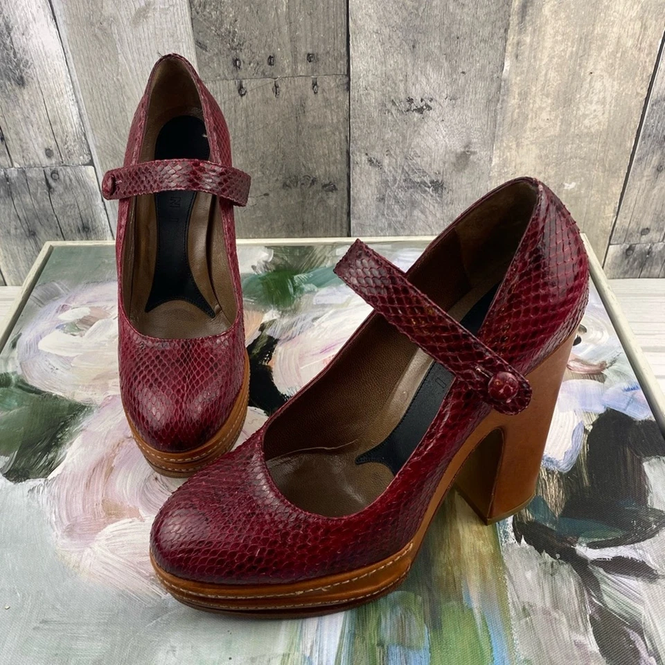 Tacones de plataforma Mary Jane con estampado de piel de serpiente Marni en rojo talla 36. Foto 2 de 4