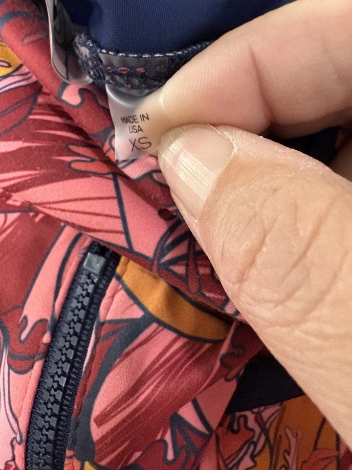 Pantalón corto para mujer Foray Golf Core borgoña floral talla XS Foto 3 de 4