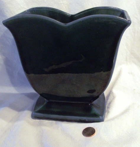 HULL VASE~HULL USA F90~TULIP SHAPED~EXCELLENT CONDITION