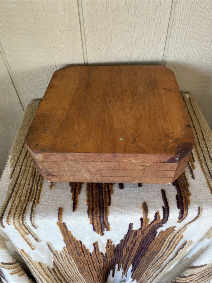 Vtg Rustic Primitive Footed Wooden BUTCHER BLOCK 11 .5 X 11 .5 X 4 .5 Farmhouse - Image 4 of 4