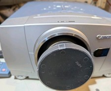 Canon LV-7545 LCD Projector 2500 ANSI Lumens XGA 4:3 Speakers Lens Shift