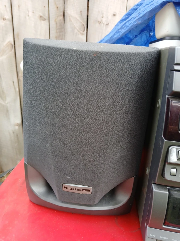 Phillips Magnavox 3cd Rotary Changer Boombox System W/ 2 Cassete Deck - Image 3 of 4