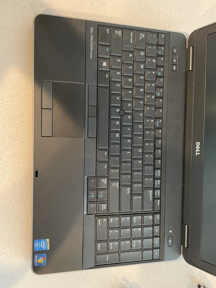 Dell Precision M2800 Core i7-4610M 3,0 GHz 8 GB 256 GB SSD AMD FirePro Foto 3 de 4