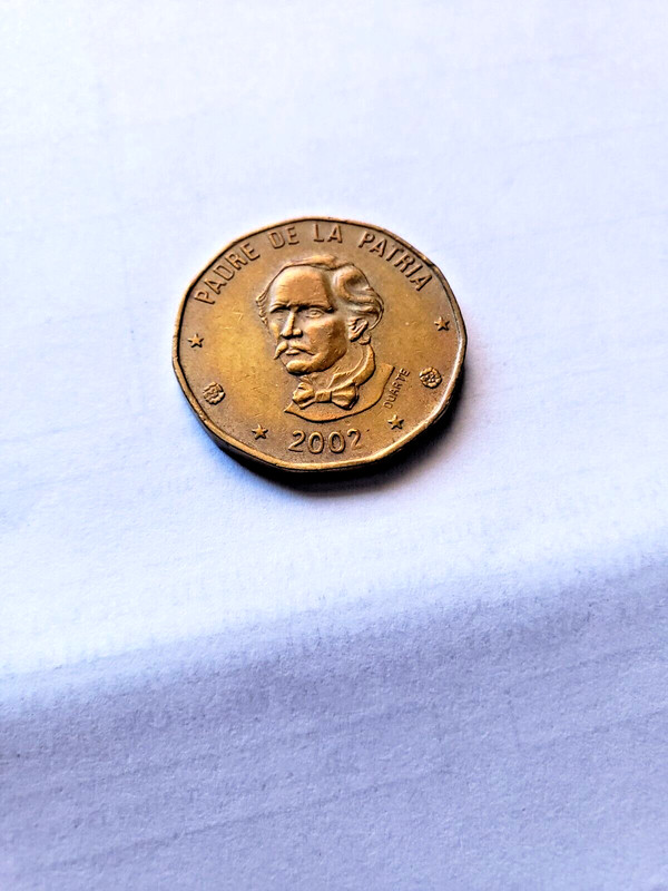 2002 Dominican Republic $1 Peso large coin peace Age 22 years old KM#80.1 UNC