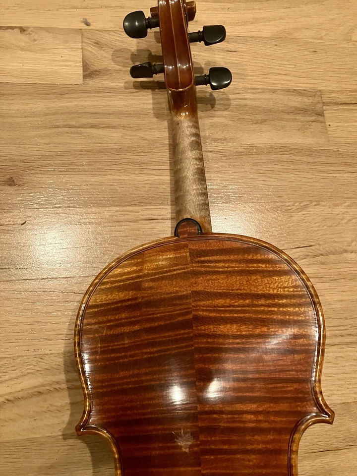 4/4 Ren Wei Shi Artist 1 Model Violin with German Octagon Bow and Protec Case - Image 3 of 4