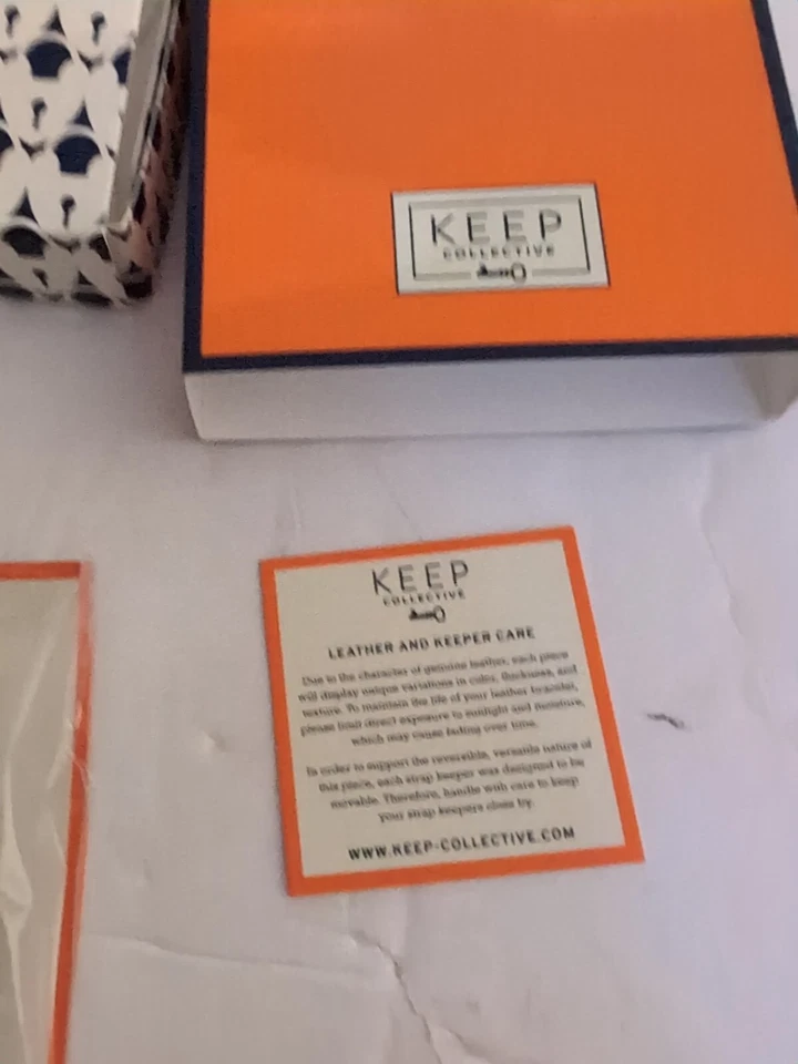 Brazalete Stella And Dot Keep Collective doble banda de cuero negro/silla de montar dorado Foto 2 de 4