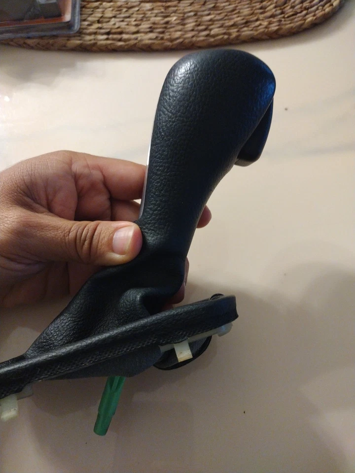 LAND ROVER RANGE ROVER L322 TD6 AUTOMATIC GEAR KNOB & GAITOR (2002 - 2009) - Image 2 of 4