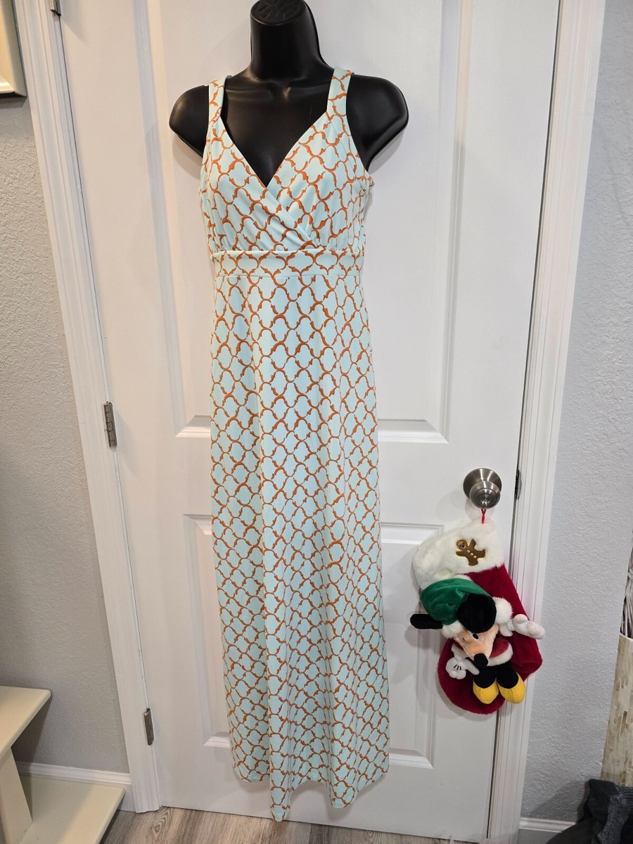 lot of two dresses used size 0 and maxi size xs.