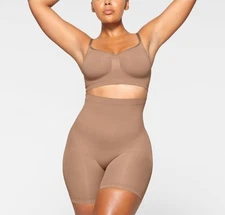 Skims Mid Thigh Short Shapewear Womens Medium Sienna NWOT