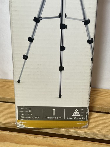Targus TG-5060TR Camera/Camcorder 50" Tripod, Universal Mount & Carry Case - Picture 12 of 13