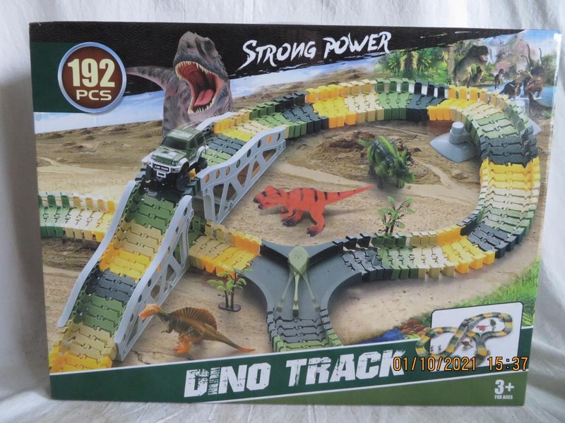 DINO TRACK STRONG POWER 192 track pieces, 3 dinosaurs 1 battery car "NEW"