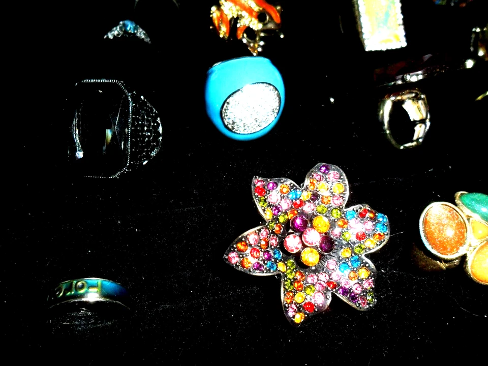 LOTE 16 piezas ANILLOS DE MODA PIEDRAS PRECIOSAS SIMULADAS MODERNAS JOYERÍA - DIAMANTES DE IMITACIÓN 26U Foto 3 de 4