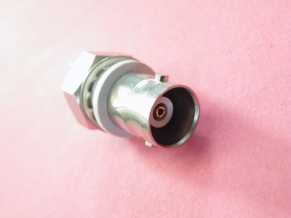 Isolated Insulated Round 50 ohm BNC Panel Mounting Socket  8g 752 - Image 3 of 4