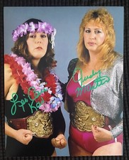 SIGNED GLAMOUR GIRLS 8x10 PHOTO! JUDY MARTIN! LEILANI KAI! WWF WOMENS CHAMPS!