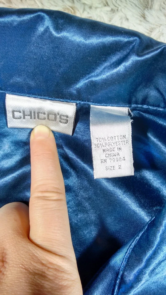 Blazer para mujer CHICO'S azul satinado mezcla de algodón botón plateado, talla 2 (14) Foto 3 de 4