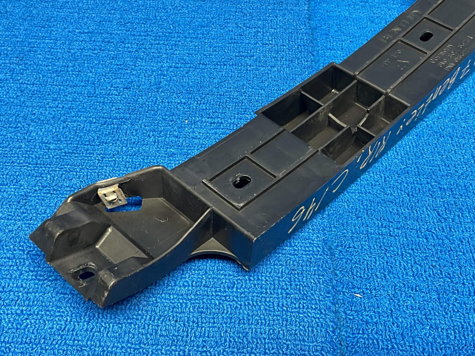 2005 - 2010 BENTLEY CONTINENTAL GTC REAR RIGHT BUMPER HOLDER SUPPORT BRACKET OEM