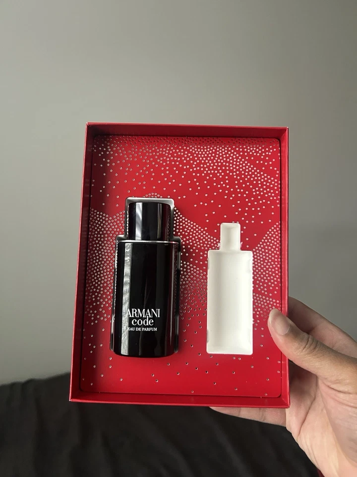Armani Code de Giorgio Armani, spray de perfume para hombre de 2,5 oz Foto 3 de 3