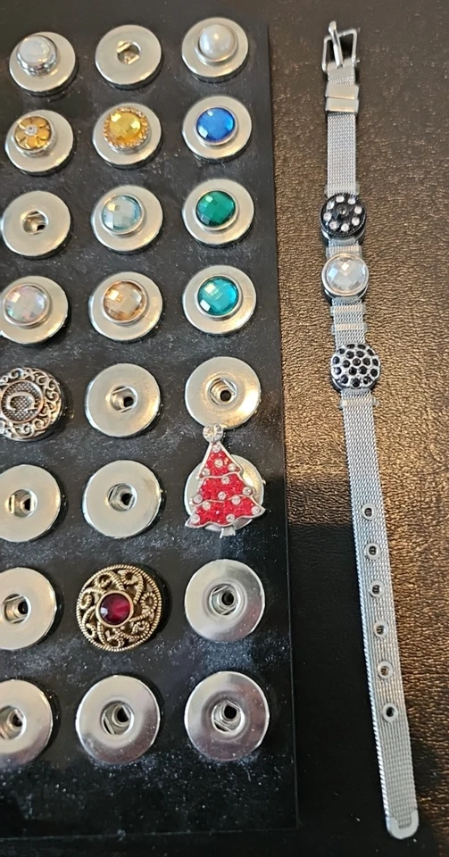 Lot of GINGER SNAP Jewelry - 4 Bracelets, Ring & 62 Snaps 17 Small 45 Large - Image 4 of 4