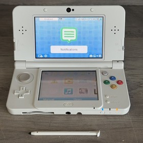 New Nintendo 3DS &ndash; Rare Blastoise Pok&eacute;mon Faceplates + Charger Works Great