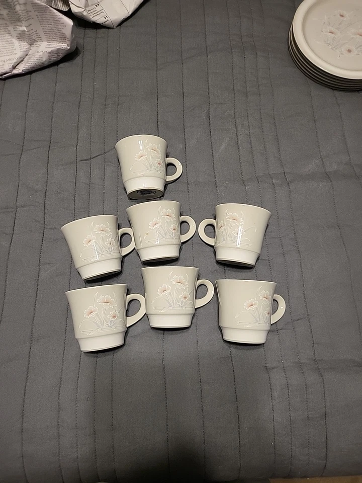 Noritake Stoneware Iceflower Set 7 Cups 5 Dinner Plates 6 Salad Plates 4 Bowls - Image 2 of 4