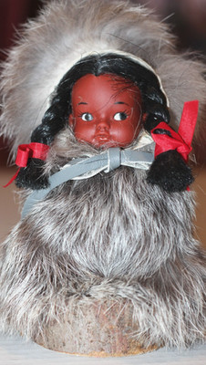 NATIVE AMERICAN GIRL DOLL 4 INCHES CANADA ON WOODEN BASE REAL FUR