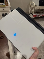 Alienware m17 R2, 17.3 inch, i7 core, 9750H, 16GB ram, RTX 2060, 550GB NVMEWhite