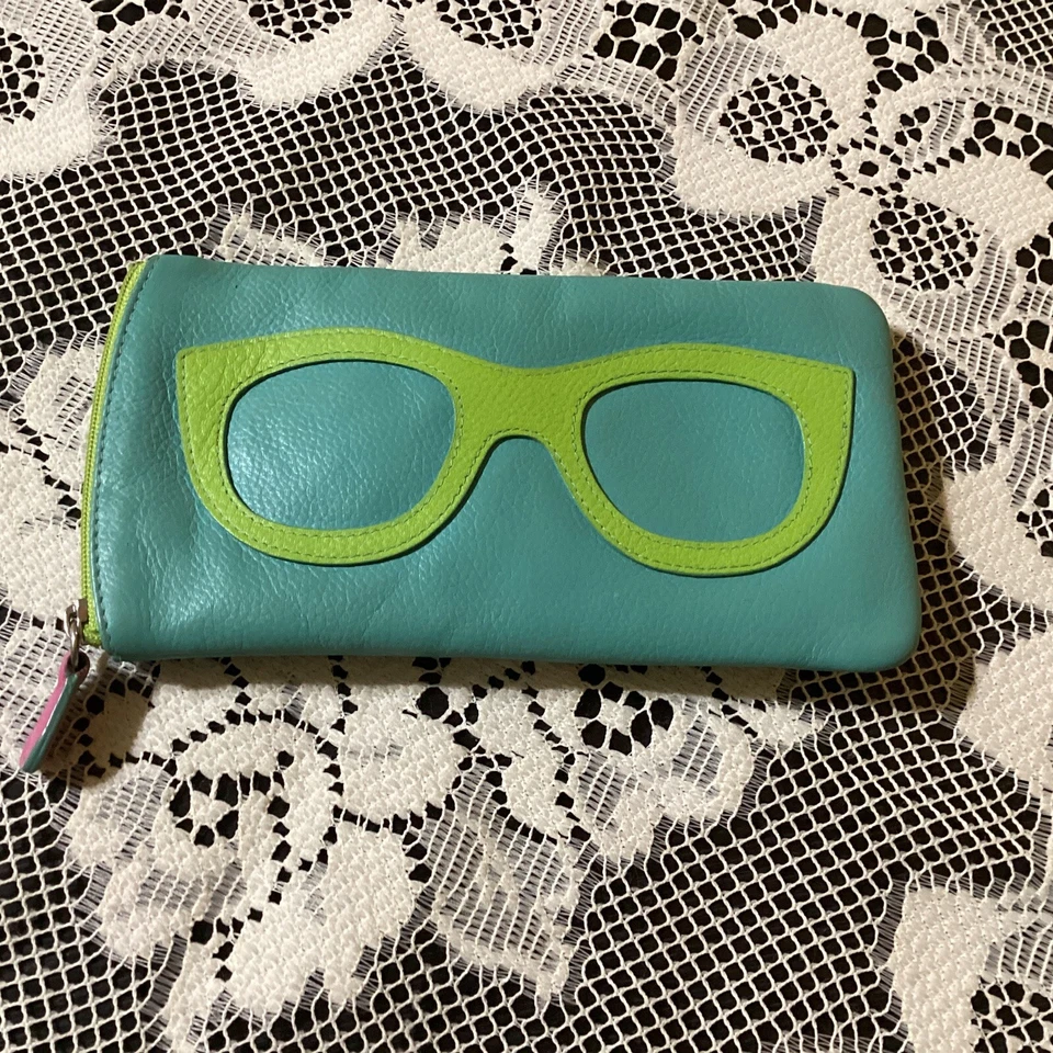 Estuche colorido para gafas de sol de cuero lli New York para dama Foto 2 de 4