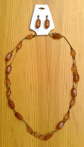 Set 2 pezzi perline finte ambra collana/orecchini stratificati 2 fili tono ottone 13" - Foto 1 di 6