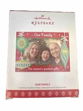 Hallmark Photo Holder Picture Frame Ornament Our Family 2017 Vintage Look NIB