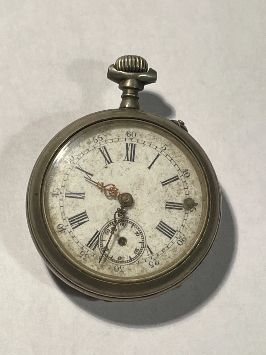Vieille montre de poche sale