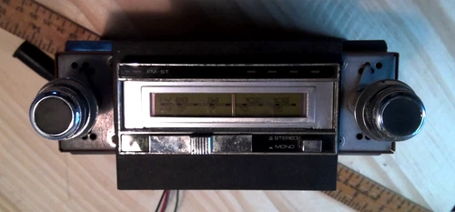 Vintage IDI AM FM 8-Track Car Stereo Radio Model AXT-885