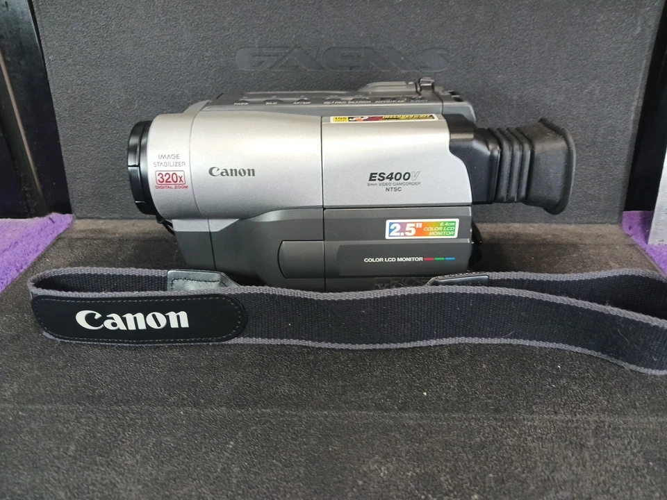 Canon ES400V 8mm Analog Camcorder W/Accessories (Check Pictures For Close Ups Of - Image 4 of 4