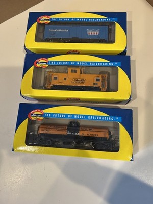 Lot of 3 Athearn RTR  Box Cars Veg Oil Refiners, Rio Grande Caboose, Beef Packer