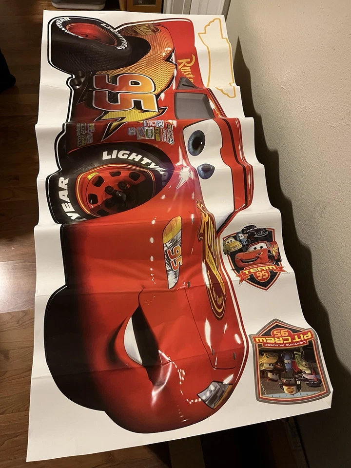 Calcomanías de pared y señales de tráfico metálicas de Disney Cars Foto 3 de 4