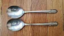 2 ANTIQUE VINTAGE COLLECTIBLE SPOONS 7" WM ROGERS MFG CO SILVER PLATE