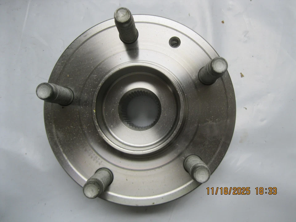 Wheel Hub Motorcraft HUB-182 BT4Z-1104-B Foto 2 de 4