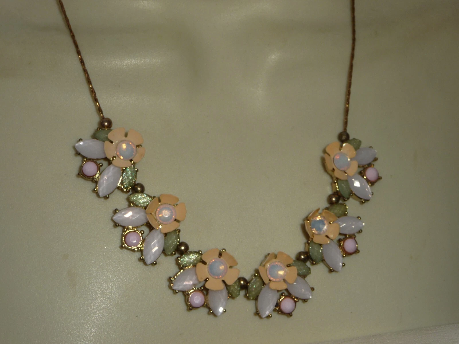 OFF WHITE COLLANA CATENA FIORI BIANCHI E ROSA PALLIDO SU TONO ORO #11 28A