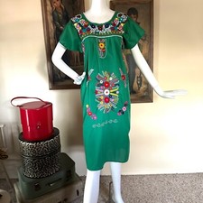 Vintage Green Mexican Embroidered Mini Peasant Caftan Dress Hippie Sundress S/M